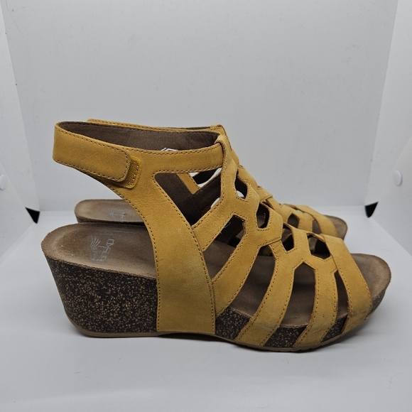 Dansko Selina nubuck strappy wedge sandal in Mango EU 39 US 8.5-9 - Picture 1 of 12